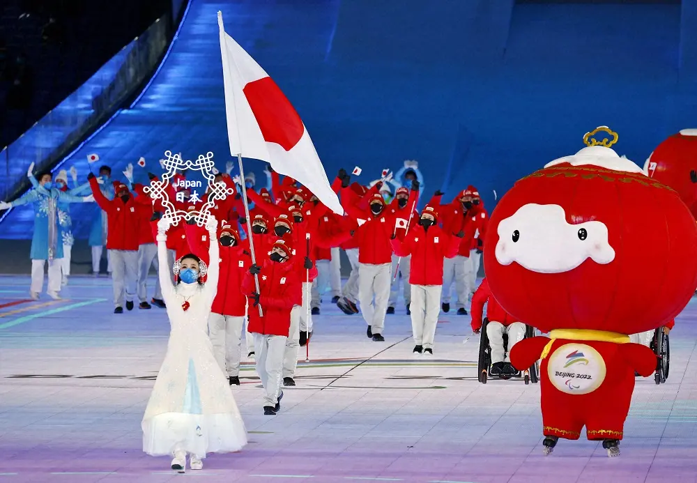 【画像・写真】北京パラリンピック開会式で川除を先頭に入場する日本選手団（ロイター）