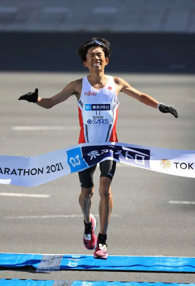 ＜東京マラソン2021・男子マラソン＞日本勢トップの4位でゴールする鈴木健吾