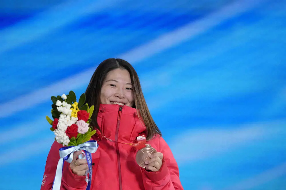 25日巨人開幕戦始球式　北京五輪スノボ女子HP銅・冨田せな「夢のようで驚き」