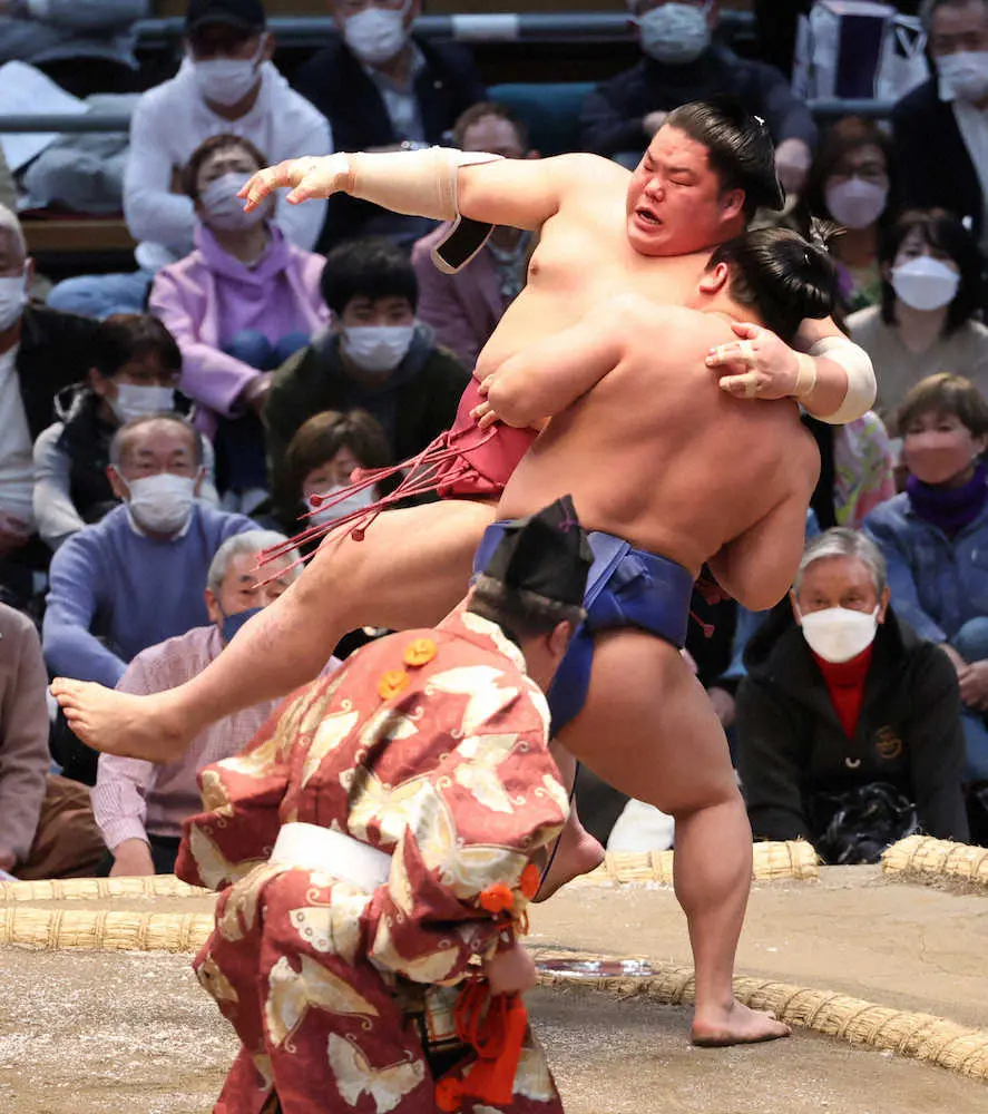 若隆景　15年ぶり決まり手「送りつり落とし」、当時中1「見たことある」で再現！大栄翔撃破