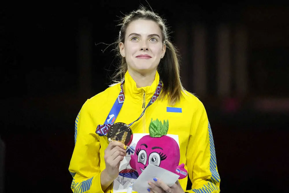 ウクライナの東京五輪銅・マフチフが女子走り高跳び優勝「母国守りたい」と砲撃避け会場へ