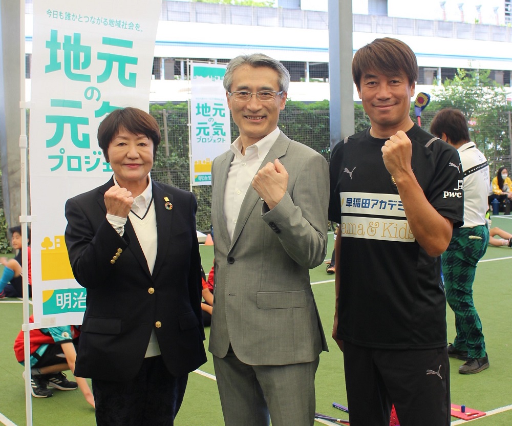 （左から）JLPGA・松尾副会長、明治安田生命・永島社長、中西氏