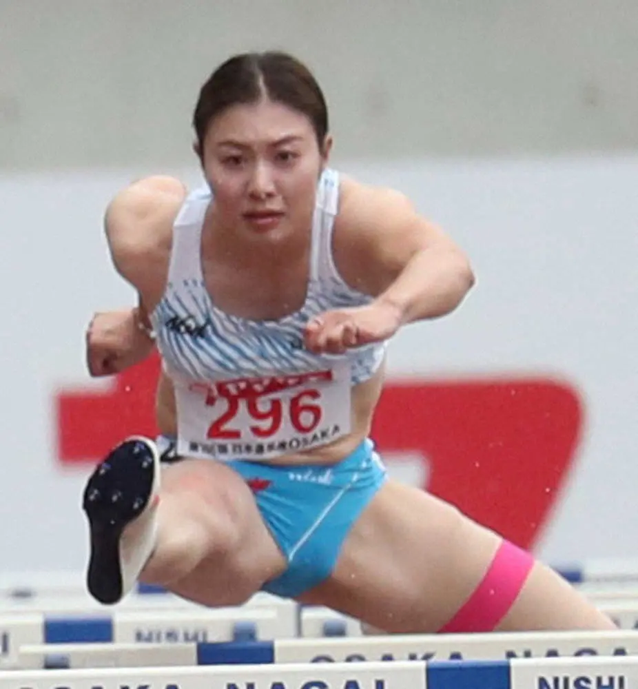 陸上・日本選手権女子100メートル障害で優勝した福部の華麗なハードリング