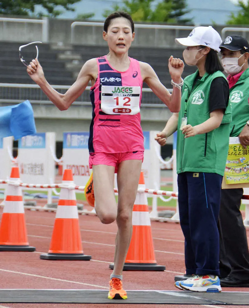 前田穂南、大会新1時間8分28秒V　函館ハーフマラソン女子