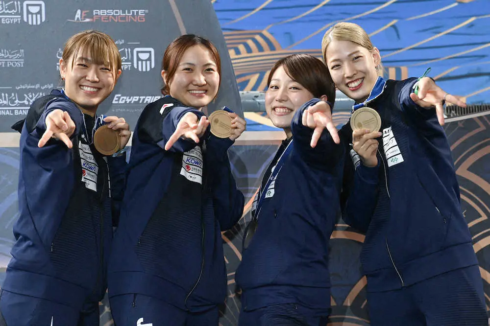 日本が女子サーブル団体初の銅メダル獲得　24年パリ五輪へ、江村美咲「これからも新しい歴史を」