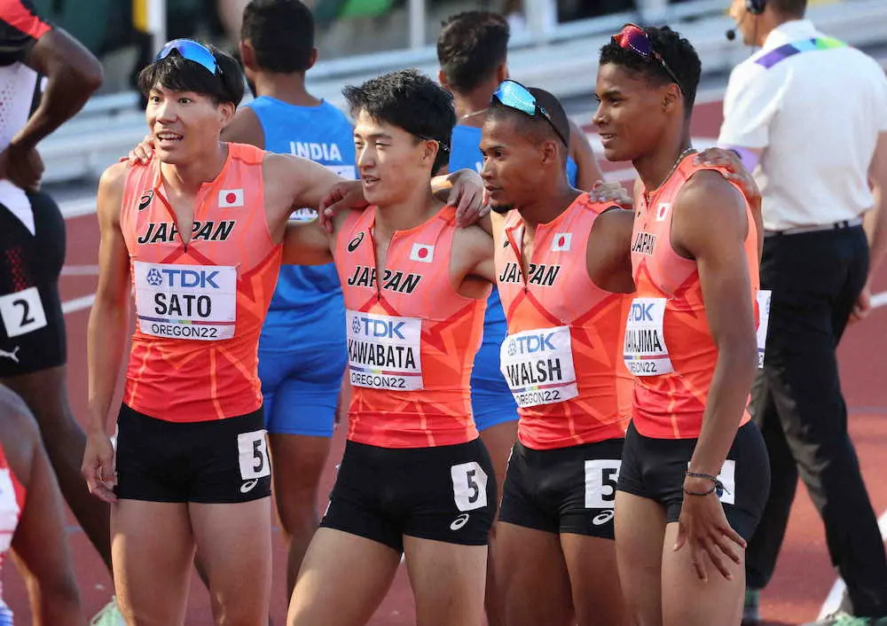 男子1600メートルリレーの日本チーム（左から佐藤風雅、川端魁人、ウォルシュ・ジュリアン、中島佑気ジョセフ）