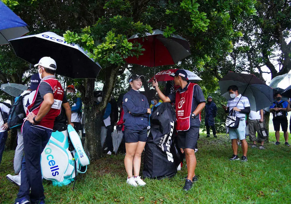女子ゴルフ・住友生命Lは降雨により午前9時に競技を中断　2時間5分後の午前11時5分に再開
