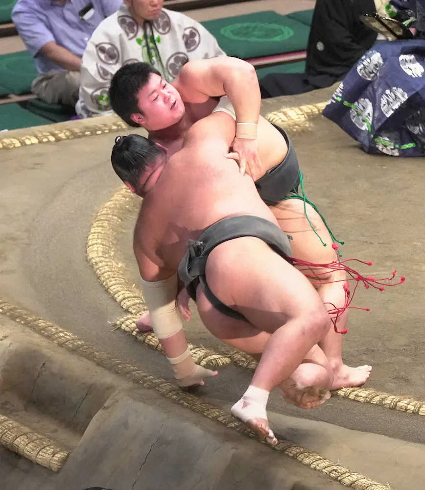 うっちゃり鮮やか！！元学生横綱・川副“得意技”で3勝目も反省「ケガをするような相撲は避けたい」