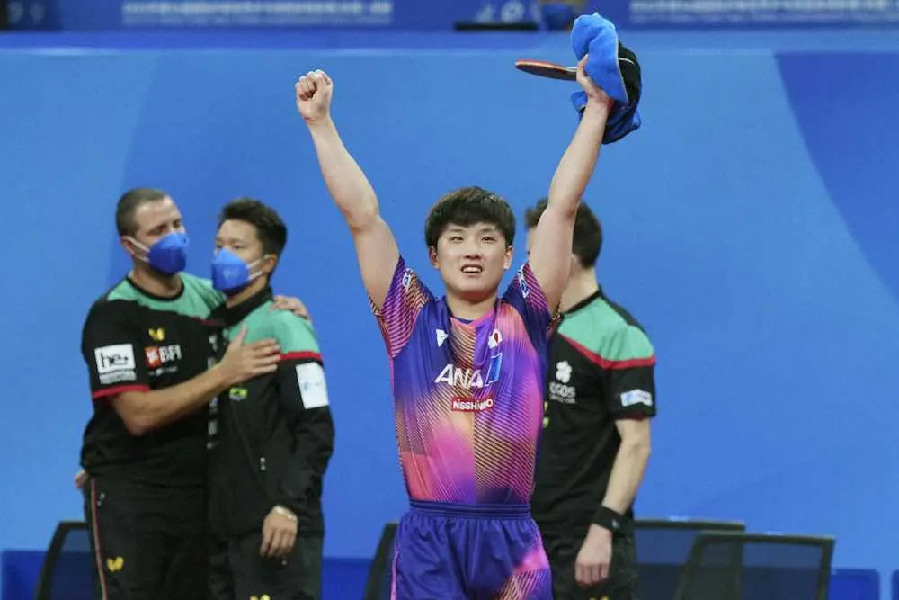 【世界卓球】日本男子は2大会ぶりメダル確定　2勝の張本「このチームにできないことはない」