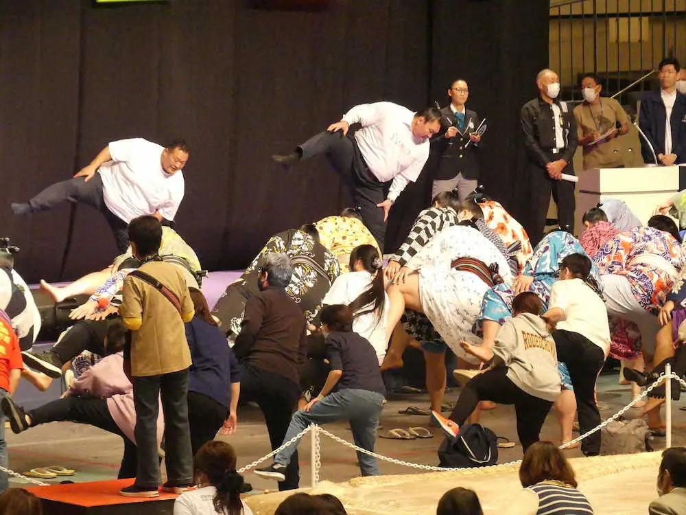 貴景勝「楽しい」計400人で四股　大相撲ファン感謝祭でギネス世界記録