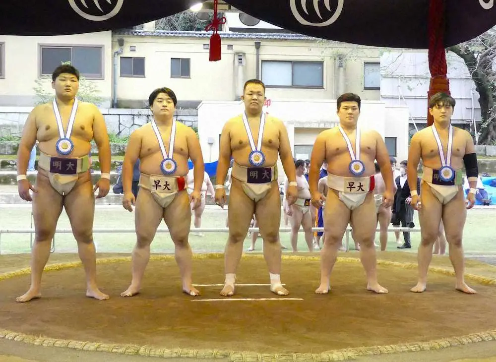 二部敢闘賞を受賞した（左から）神歩武、鳥居邦隆、赤間将太、栗田裕有、成田花道