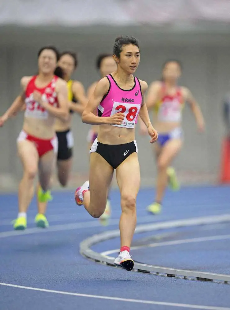 国体の成年女子800メートルで優勝した兵庫・田中