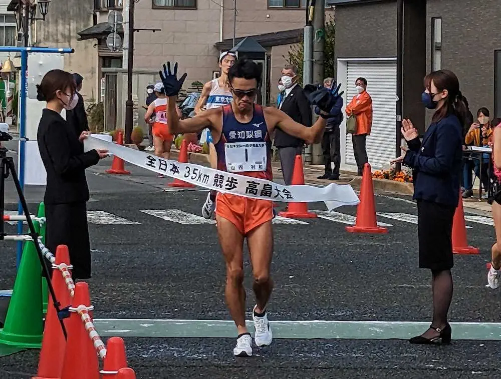 全日本競歩高畠大会の男子35キロで優勝した山西利和