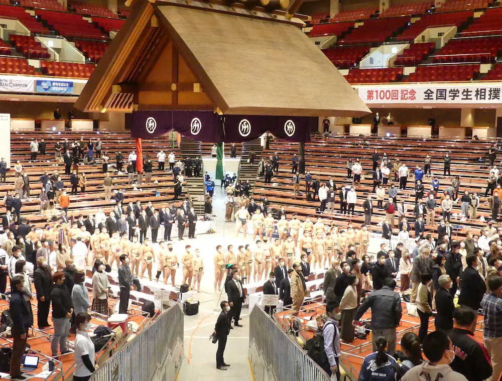 第100回記念・全国学生相撲選手権大会の開会式（撮影・前川　晋作）