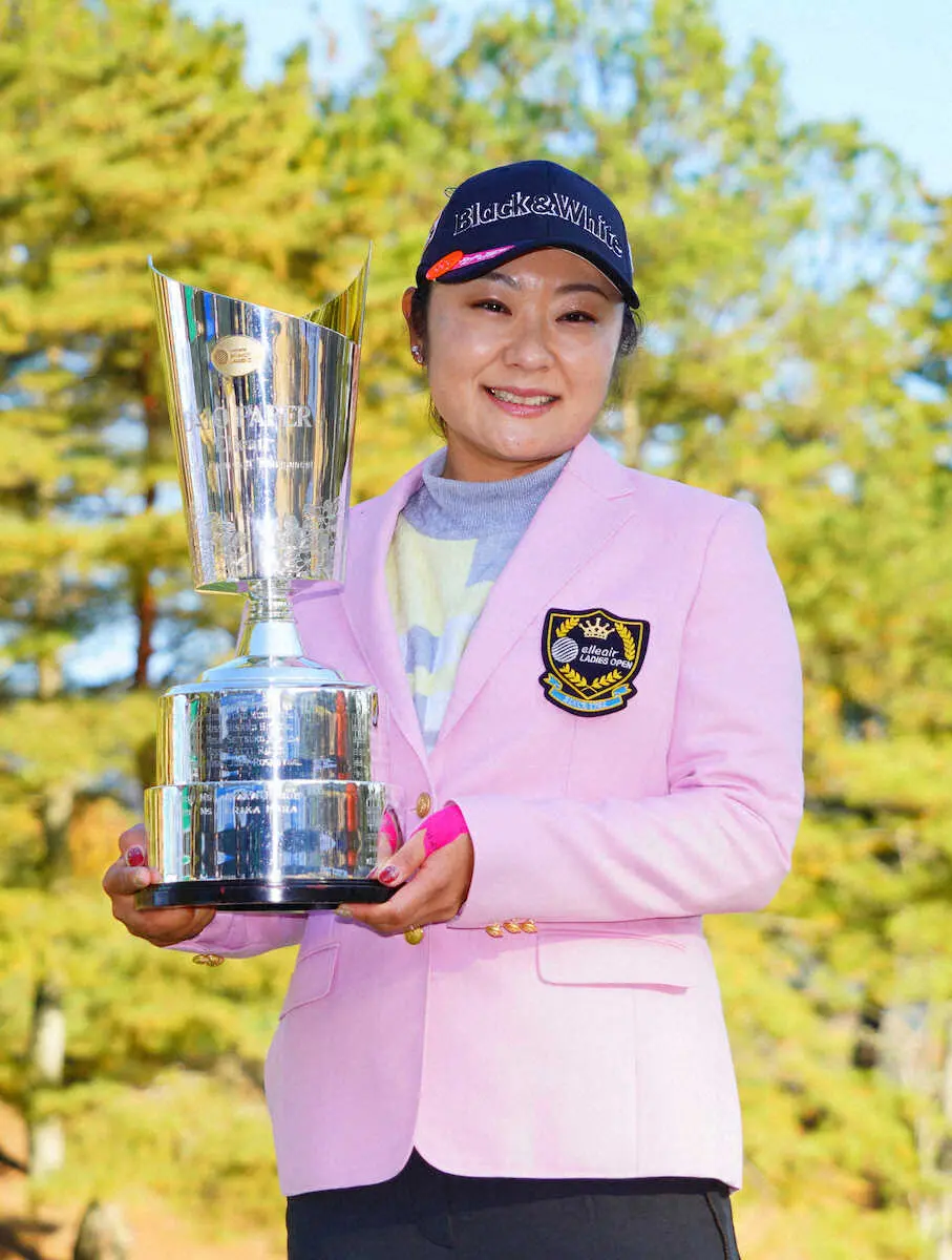 女子ゴルフ・藤田さいき　亡きキャディにささぐ…涙の復活優勝「どうしても彼のためにも優勝したいなと」