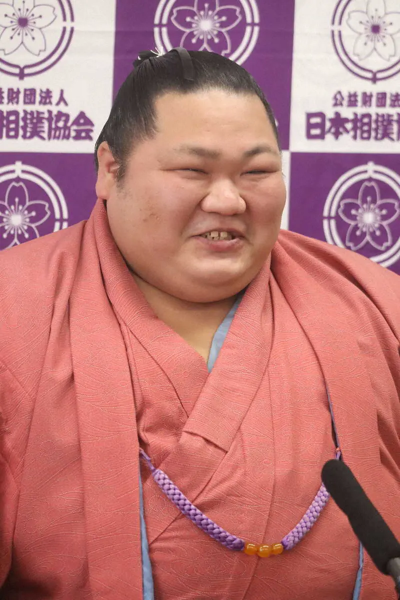 引退会見で笑顔の元千代大龍（日本相撲協会提供）