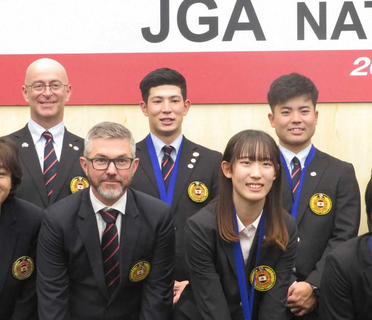 JGAナショナルチーム慰労会に参加した上段左からジョーンズ・コーチ、中島啓太、蝉川泰果、下段右が馬場咲希