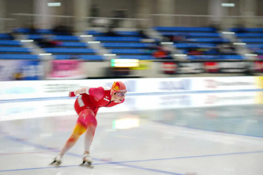 ＜第90回全日本スピードスケート選手権最終日＞女子5000メートル、滑走する堀川（撮影・会津　智海）