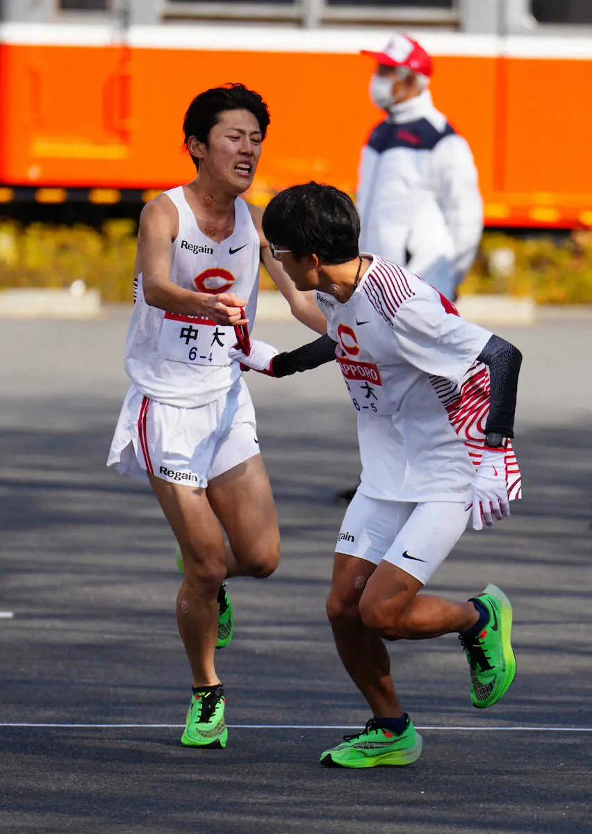 【画像・写真】中大2位　吉居大2区制した！駒大・田沢、青学大・近藤とのデッドヒート抜け出す「凄く幸せな時間」