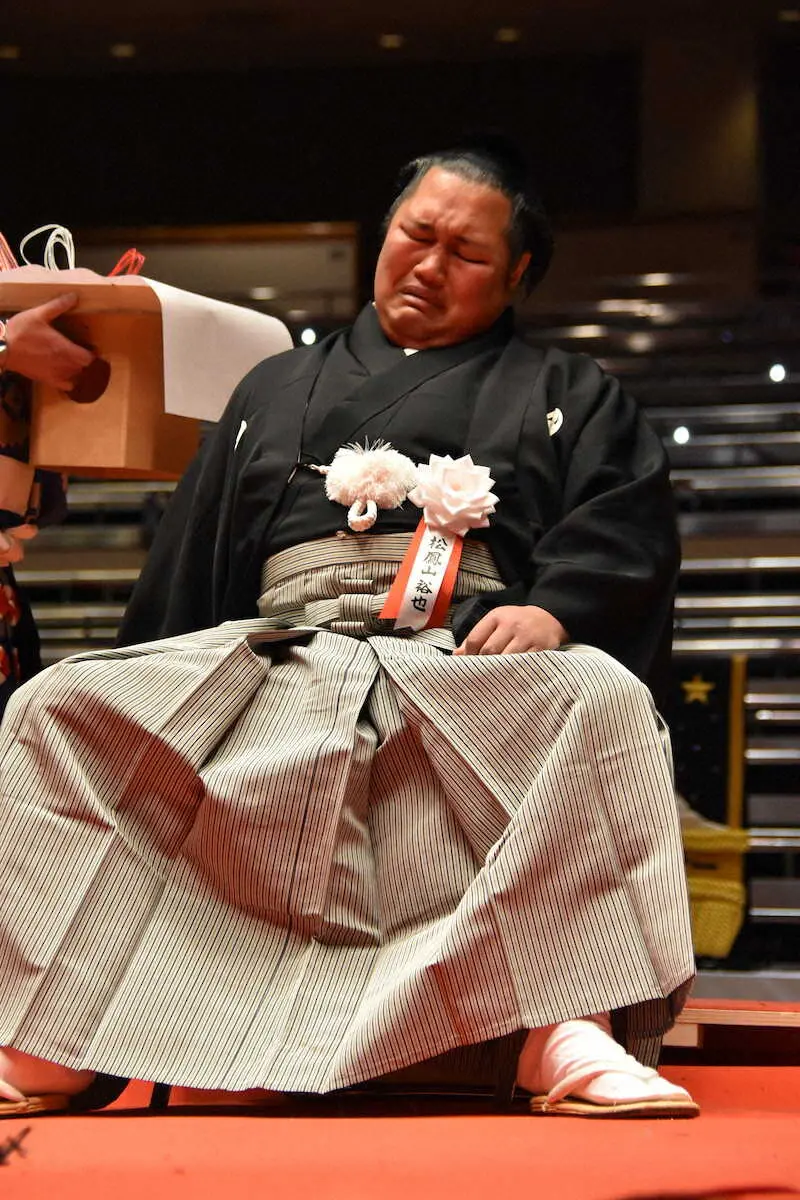 元松鳳山「両親のおかげ」涙の断髪式　約430人が参加　今後は千葉県船橋市で焼き肉店開業目指す