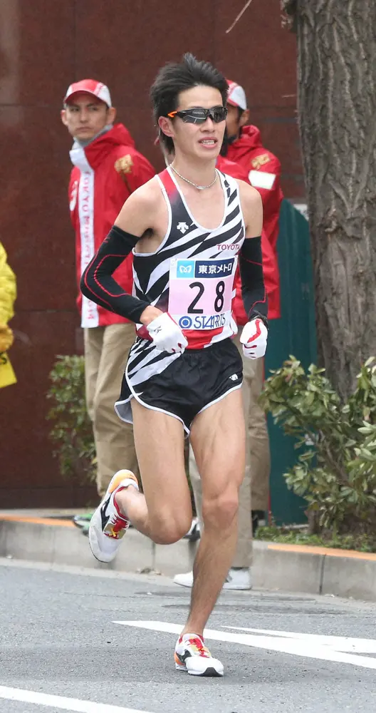 2014年、東京マラソンを走る宮脇千博