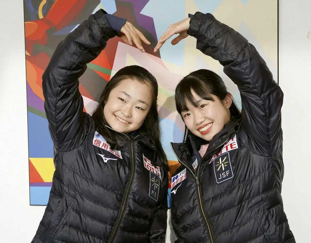 女子フリーから一夜明けて取材に応じた島田麻央（左）と中井亜美