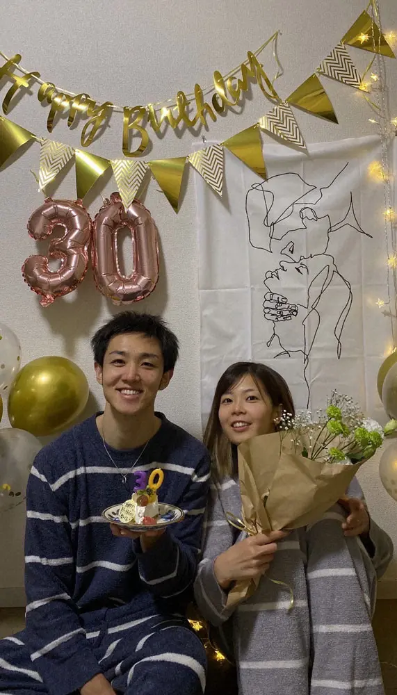 22年1月5日に30歳の誕生日を迎え、愛妻・美弥さんと祝う藤井直伸（本人提供）