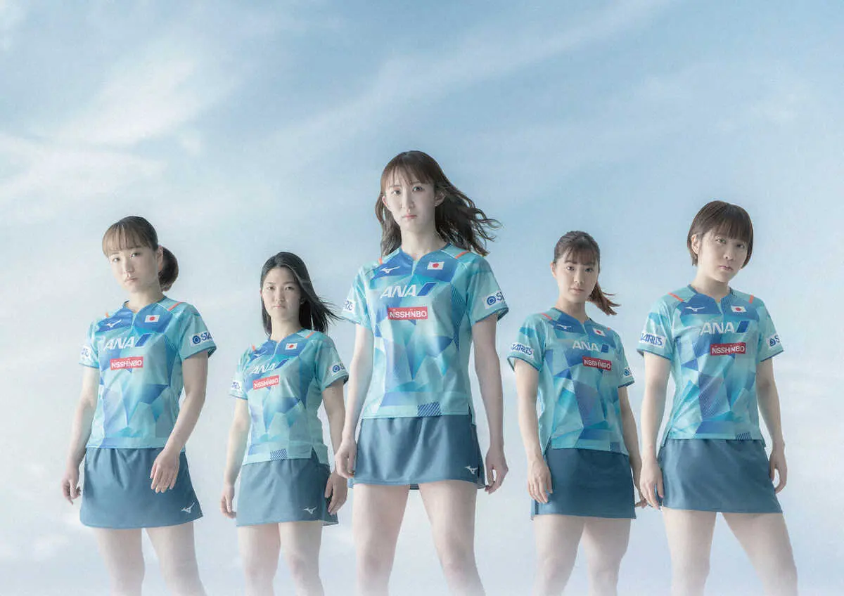 新たな日本代表ユニホームを着用した選手たち（写真提供:ミズノ）