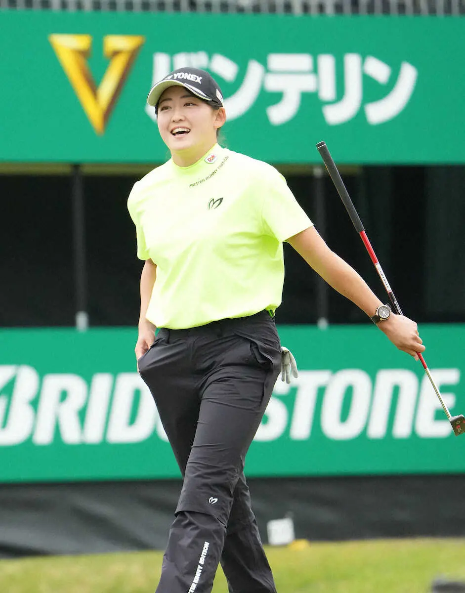 初V狙う岩井明愛が67で1打差2位の好発進「自分らしい攻めができた」国内女子ゴルフ