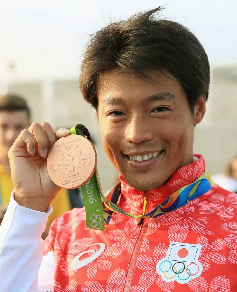 リオ五輪カヌー男子スラローム・カナディアンシングルで銅メダルを獲得し、笑顔の羽根田卓也