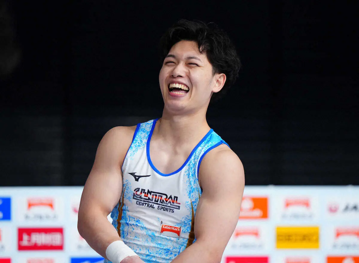 体操男子で伏兵　代表歴なし22歳三輪が首位　ノーミスに笑顔　全日本個人総合選手権予選