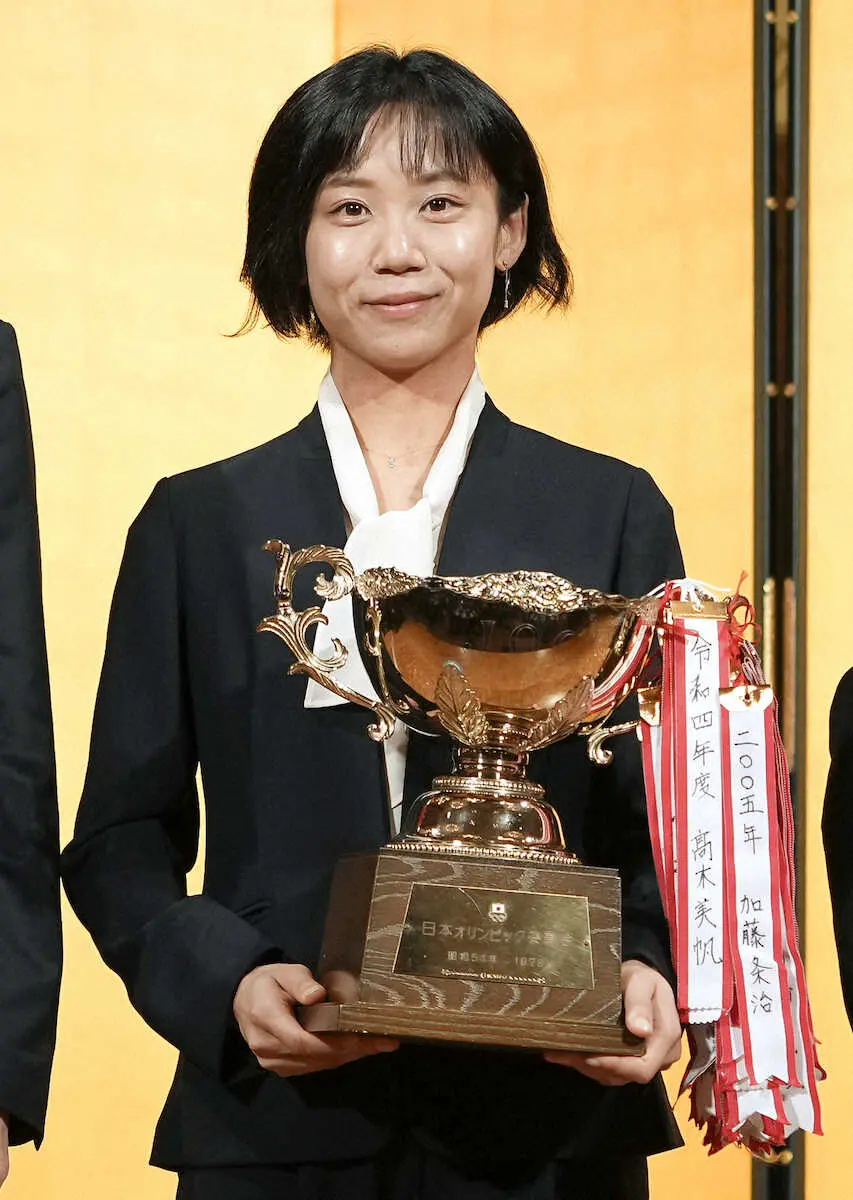 　日本スケート連盟の表彰祝賀会で、JOC杯を受賞した高木美帆＝26日、東京都内（アフロ/JSF）