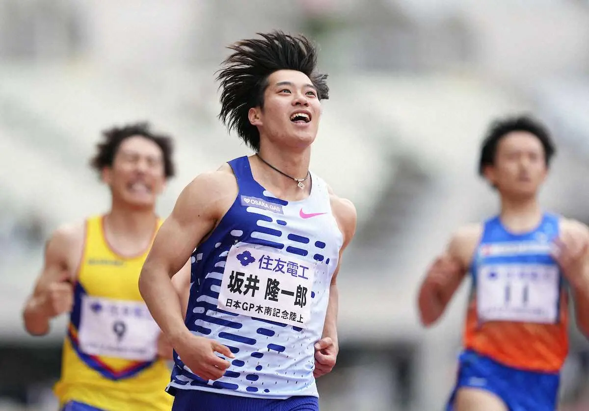男子100メートルで優勝した坂井隆一郎