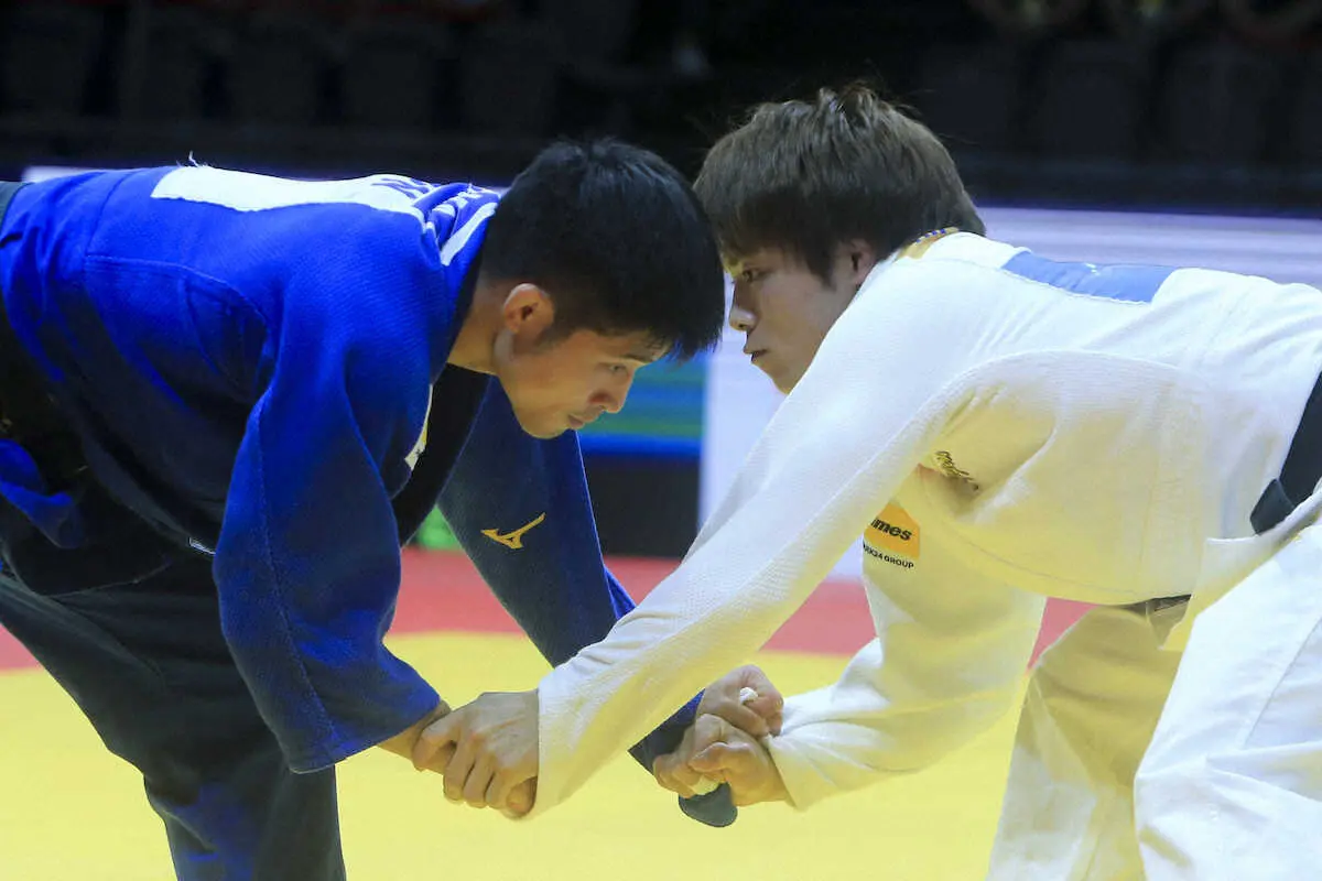 男子66キロ級決勝で対戦した丸山城志郎（左）と阿部一二三（AP）