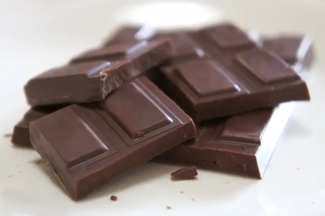 
                            高カカオチョコレートとは、カカオが70％以上含まれており、程よい苦みと香りが特徴のチョコレートです。甘さがかなり抑えられているので、非甘党の人でも食べることができるでしょう。 今回はそんな高カカオチョコの注意点などを、『 […]
                        