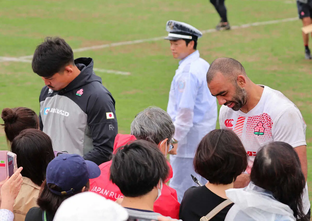 ラグビー日本代表　浦安合宿2度目の一般公開　ディラン・ライリー、福田健太らがファンサービス