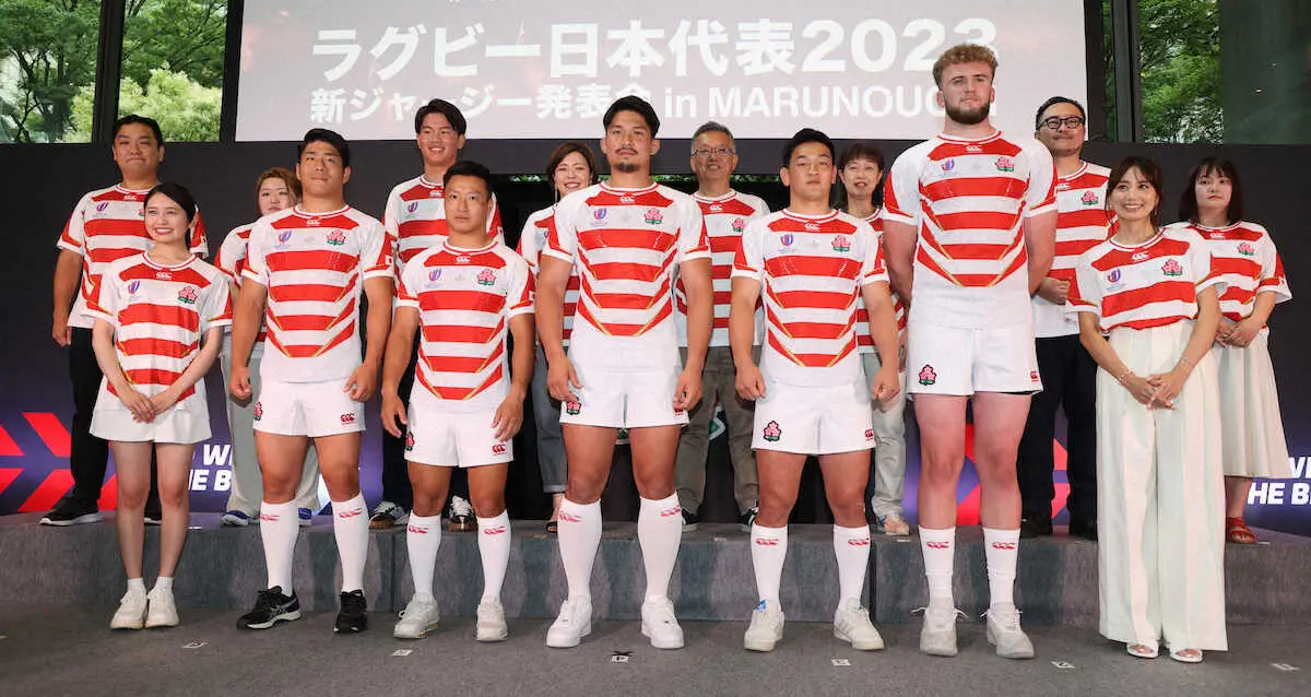 ラグビー日本代表　“シン・戦闘服”でファンと共闘　伝統紅白柄＆仏国花のユリ地紋