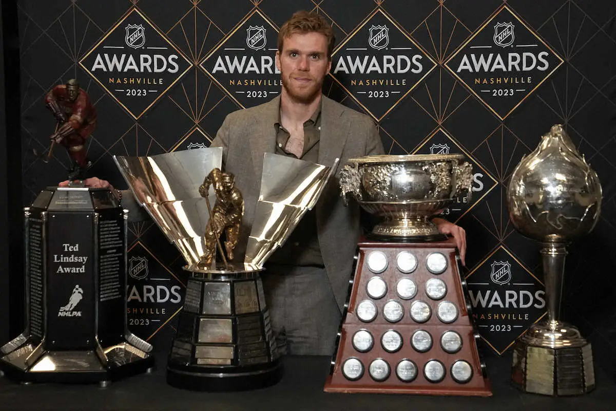 NHLのシーズンMVPはオイラーズのマクデビッド　2年ぶり3回目の受賞