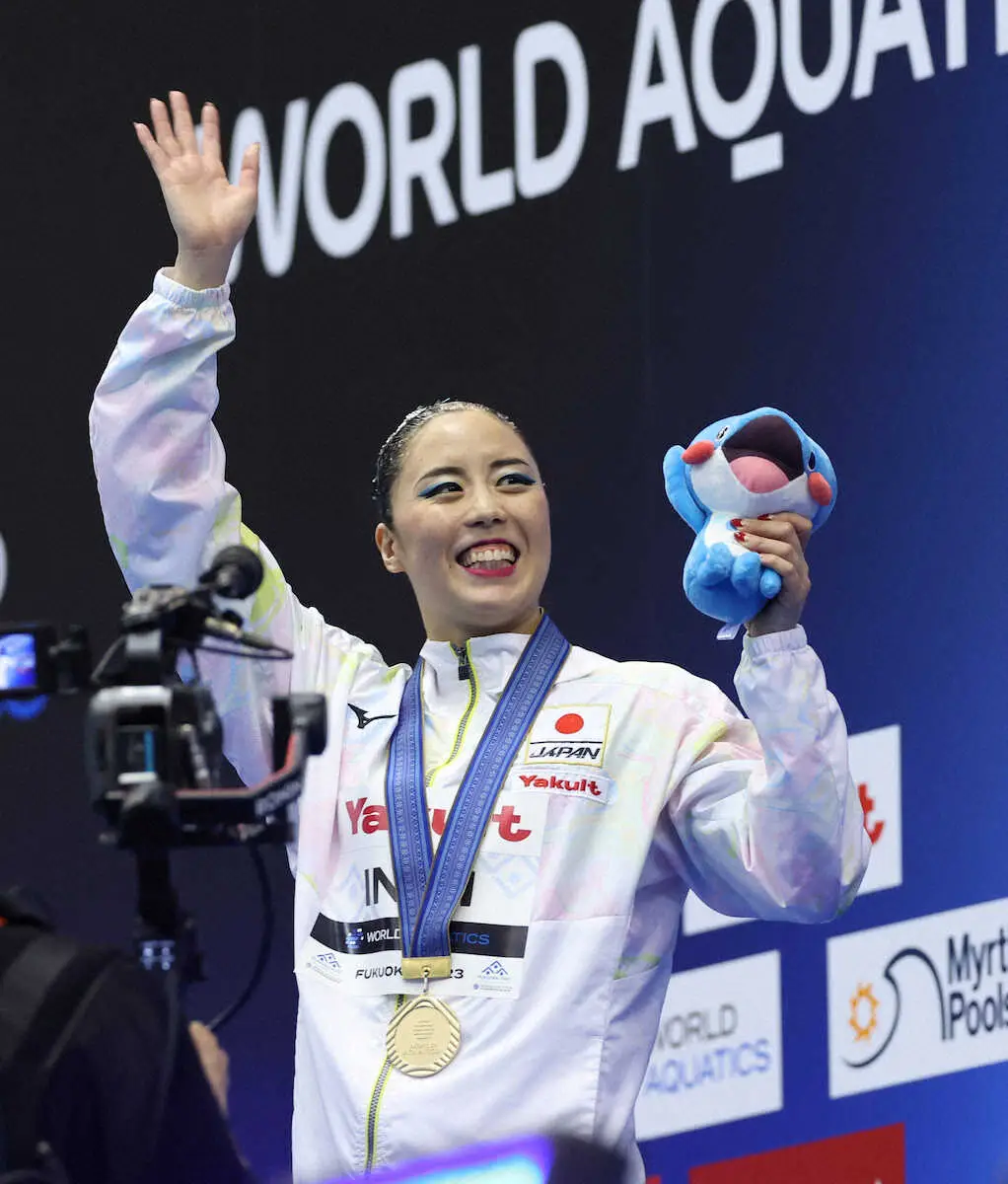 乾友紀子が2連覇「君が代を流せてよかった」　世界水泳日本勢金メダル1号