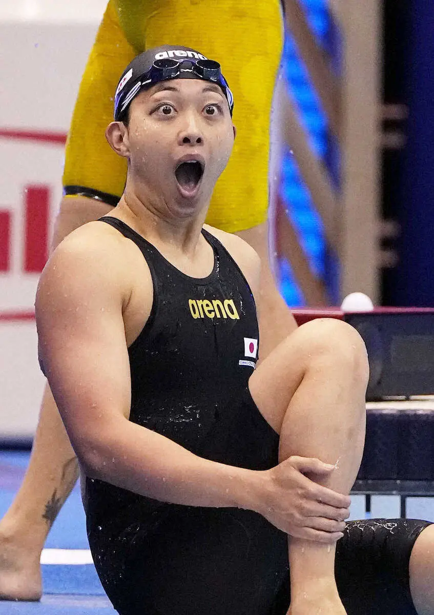 女子100メートル平泳ぎ準決勝のレース後、驚きの表情の鈴木聡美＝マリンメッセ福岡