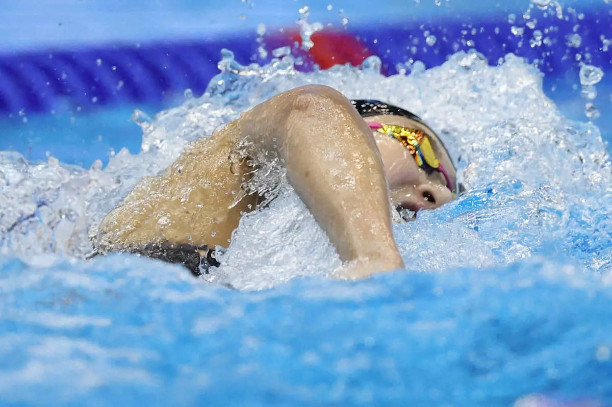 女子100メートル自由形準決勝で力泳する池江（撮影・平嶋　理子）