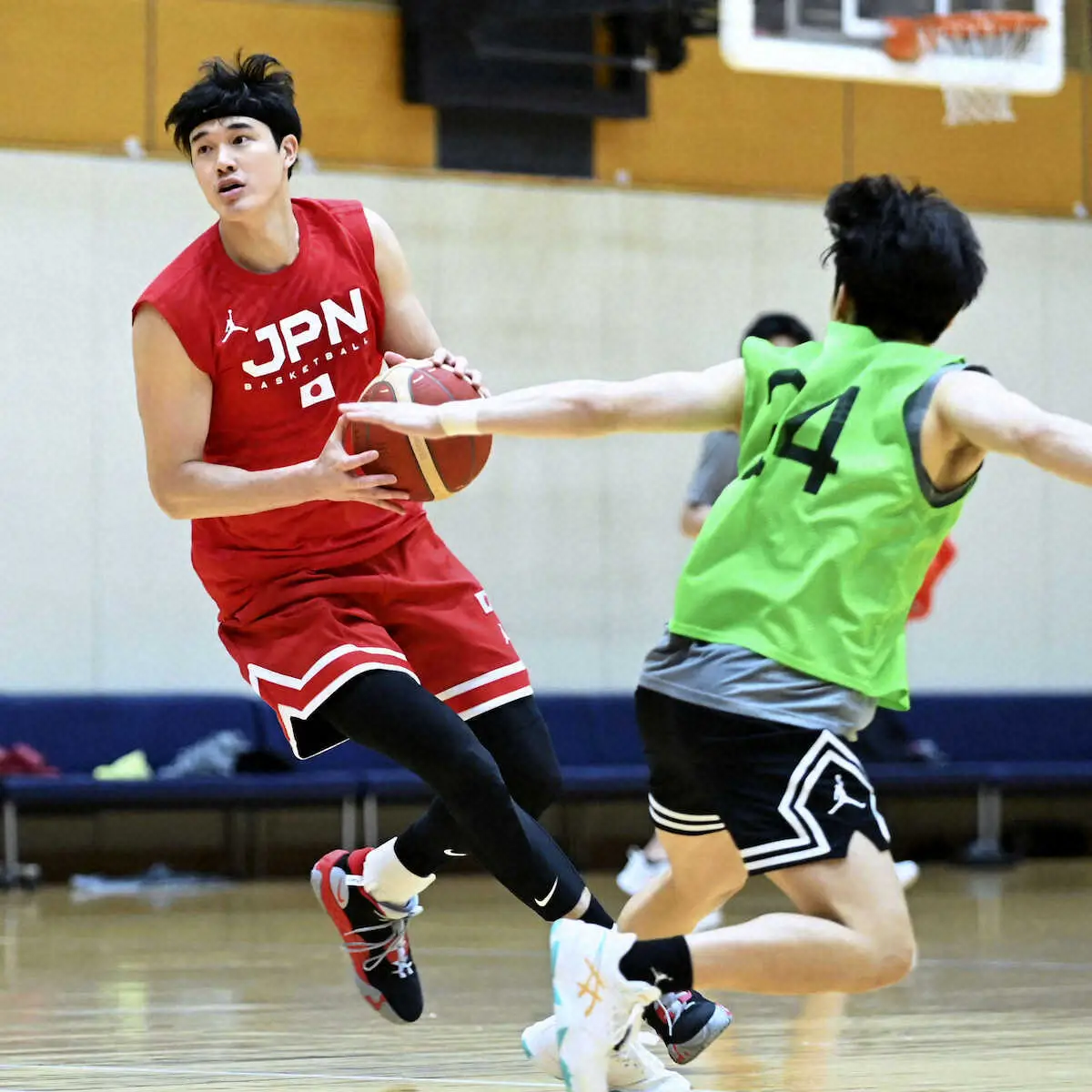 バスケ日本代表候補の合宿で練習する米プロNBAサンズの渡辺雄太（JBA提供）