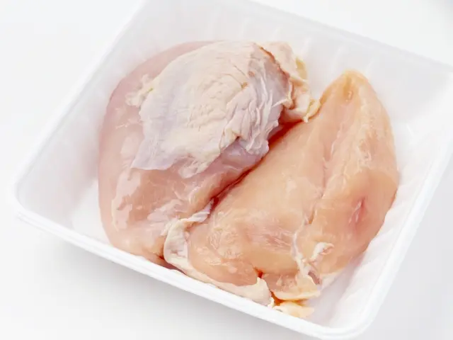 
                            ダイエットや筋肉増強に役立つ「鶏むね肉」ですが、脂質やカロリーを削るために皮を取って調理する人がいます。この行動、実は大事な栄養素をムダにしてしまっているのです……！ 『【鶏胸肉100gのカロリー＆タンパク質】皮あり・皮 […]
                        
