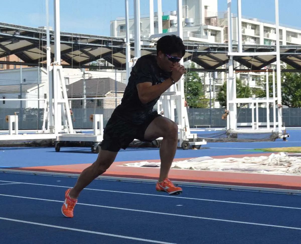 練習を公開した陸上男子110メートル障害の泉谷駿介