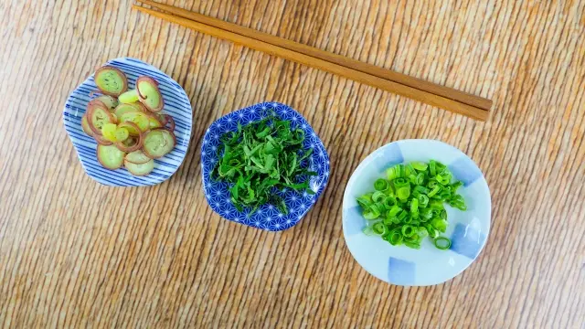 
                            大葉や生姜を乗せたそうめん、薬味ネギたっぷりの天ぷら蕎麦、ぴりりと生姜醤油がきいた冷奴など、日本料理を一層引き立てる薬味。薬味は、味にアクセントを与えるのはもちろん、実は健康にも役に立ちます。さらに、驚くことに筋トレにも […]
                        