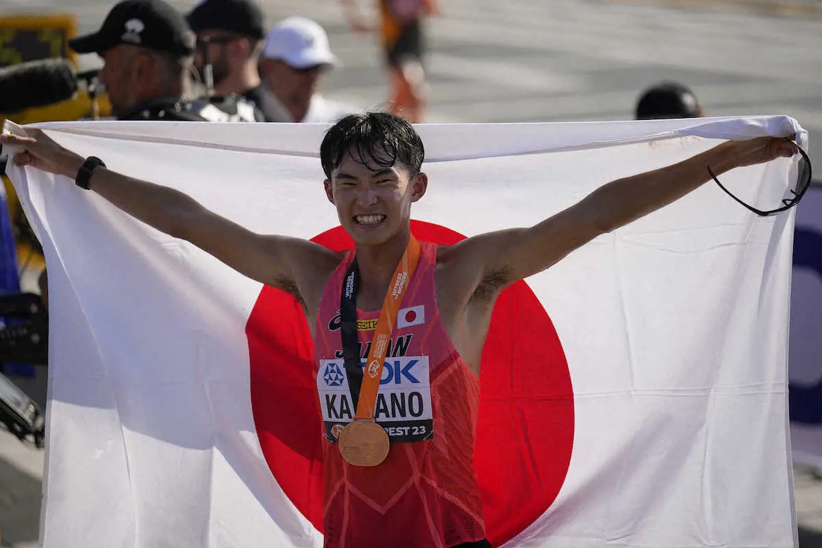 男子35キロ競歩で銅メダルの川野（AP）