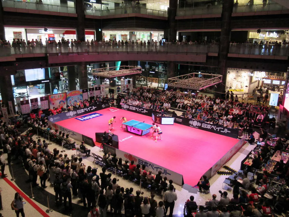 【卓球】グランフロント大阪でTリーグ初開催　サラリーマン＆買い物客も立ち止まって観戦