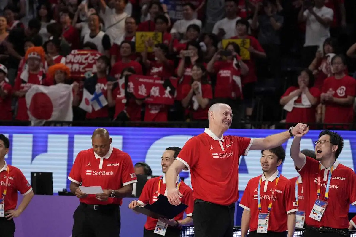 【バスケW杯】日本・ホーバス監督「こういうゲームは経験ない」　17年ぶり歴史的逆転勝利に笑顔