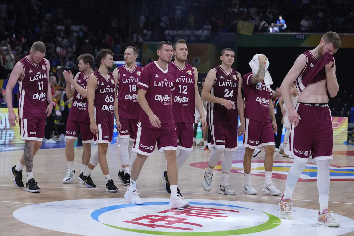 準々決勝敗退となったラトビアの選手たち（AP）