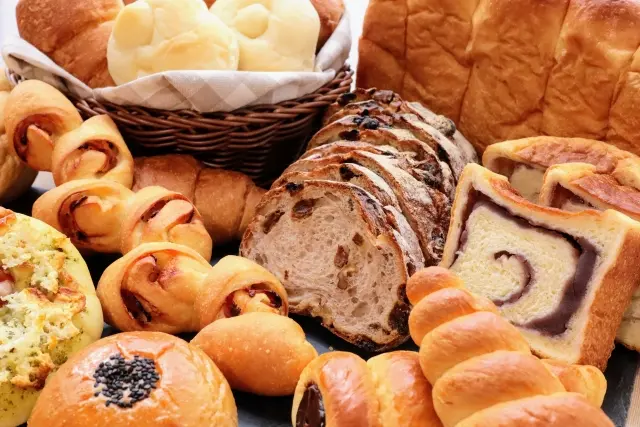 【朗報】パン・菓子1,900品目で値下げの可能性！いつから？